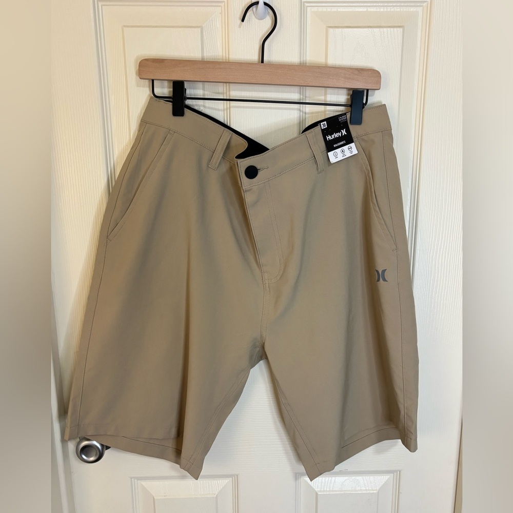 Hurley Walkshorts Khaki Performance Stretch Shorts Men’s Size 36 Nwt